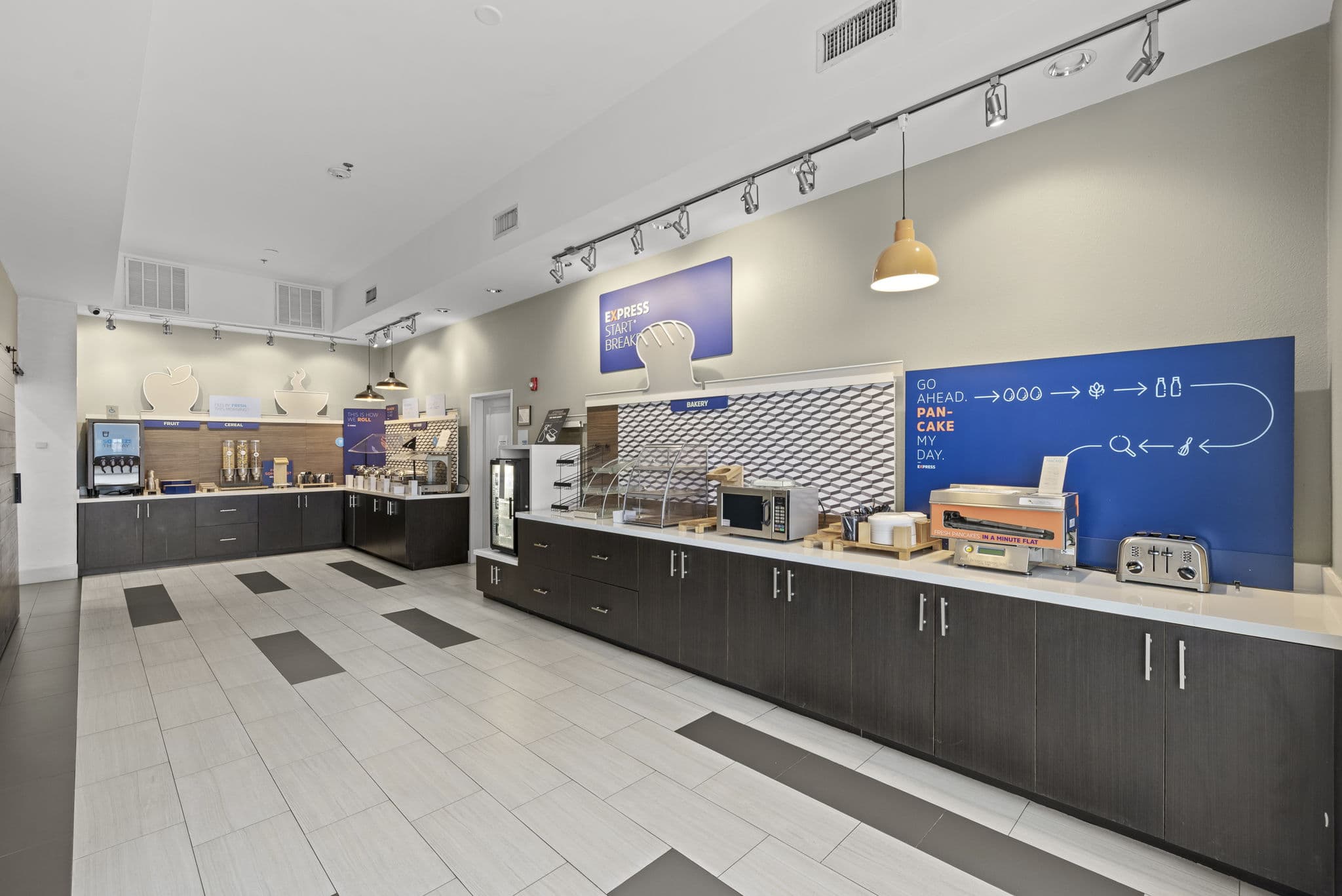 Holiday Inn Express Signage